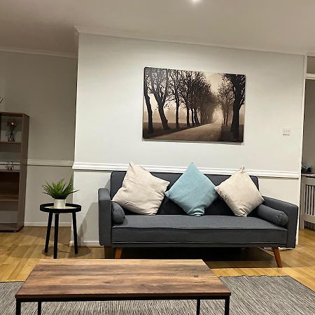 Lovely 2 Bedroom Apartment With Parking Space Лондон Экстерьер фото
