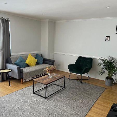 Lovely 2 Bedroom Apartment With Parking Space Лондон Экстерьер фото