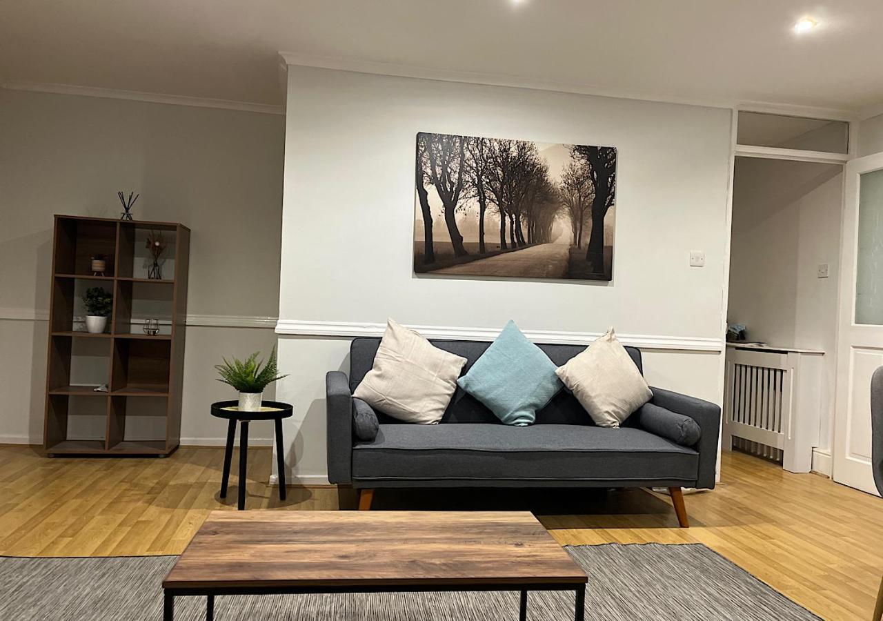 Lovely 2 Bedroom Apartment With Parking Space Лондон Экстерьер фото