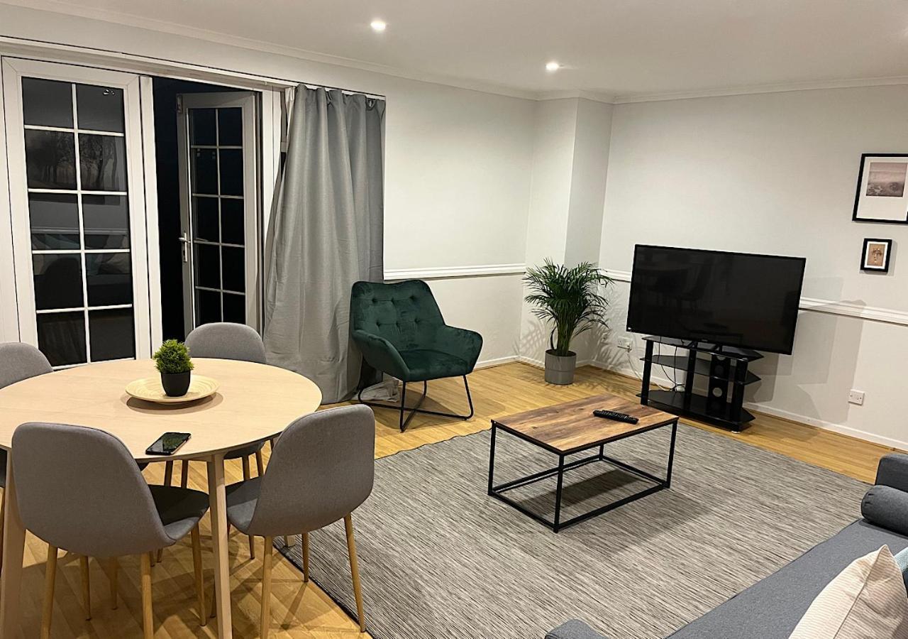 Lovely 2 Bedroom Apartment With Parking Space Лондон Экстерьер фото