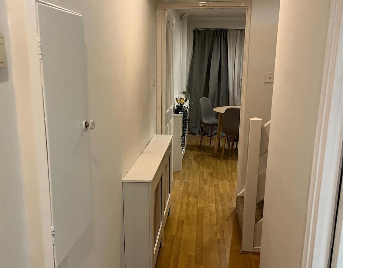 Lovely 2 Bedroom Apartment With Parking Space Лондон Экстерьер фото