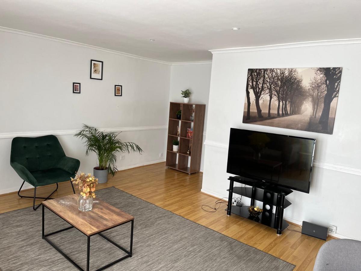 Lovely 2 Bedroom Apartment With Parking Space Лондон Экстерьер фото